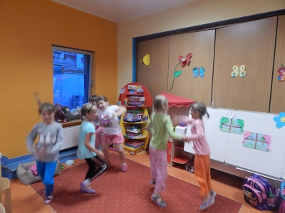 Nocujemy w szkole