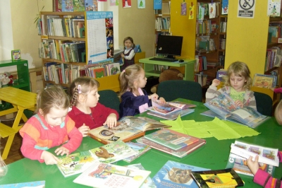 W bibliotece